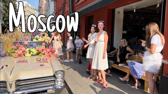 Discovering the Sizzling Nightlife of Moscow's Malaya Bronnaya: An Evening City Tour