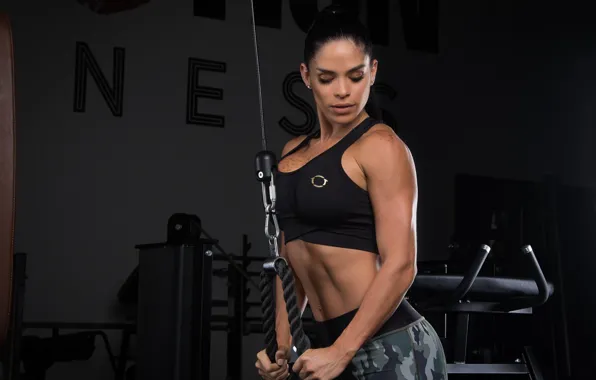 michelle-lewin-brunette-workout-fitness